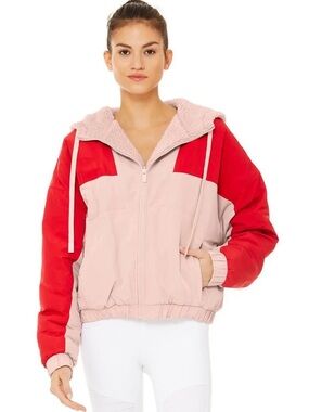 ALO Yoga Sherpa Reversible Puffer Jacket - Blush/Red